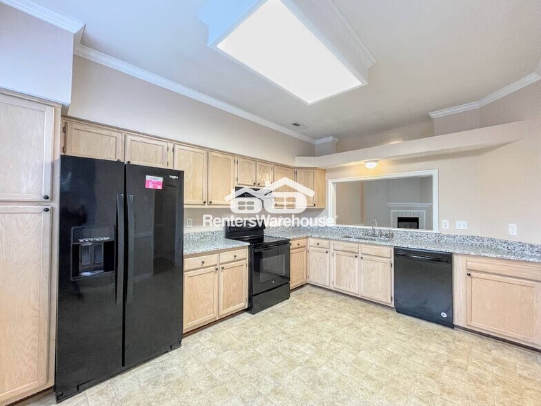 Building Photo - 434 S Lake Cir