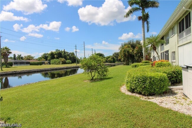 Building Photo - 300 Valley Stream Dr
