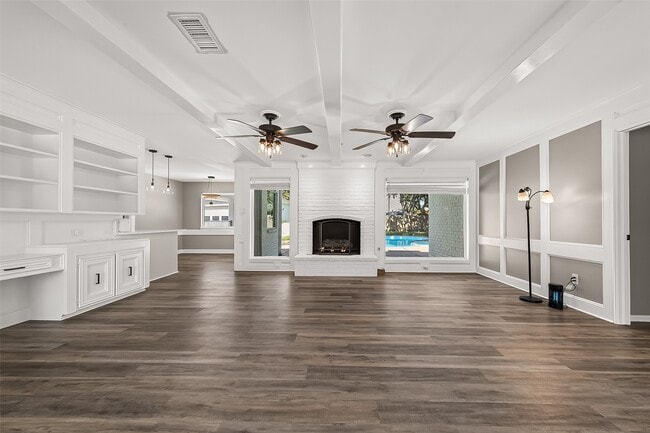 Building Photo - 919 Longview Dr
