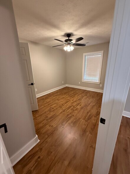 Building Photo - 1008 Milroy St