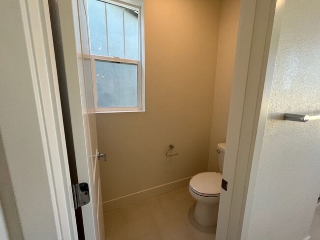 Building Photo - Newer Construction Home located in desirab...