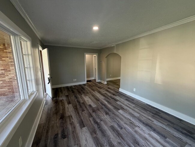 Building Photo - 1310 Martin St