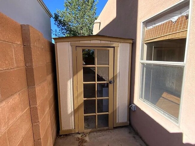 Building Photo - Front / Backyard Landscaped!