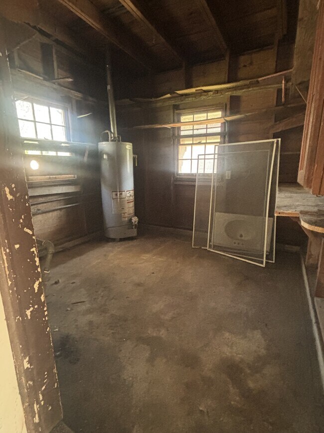 Building Photo - 1029 Azalea St