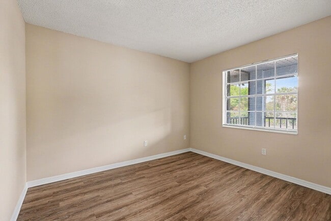 Building Photo - 2414 Fox Hollow Dr