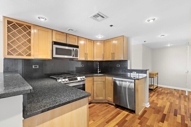 Building Photo - 700 1st St