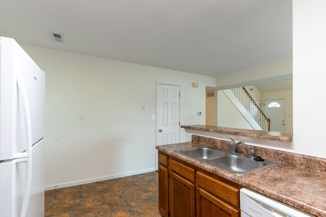 Building Photo - 304-306 Dads Way