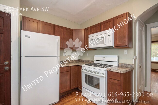 Building Photo - 803 Park St SW