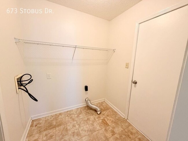 Building Photo - 673 Stobus Dr