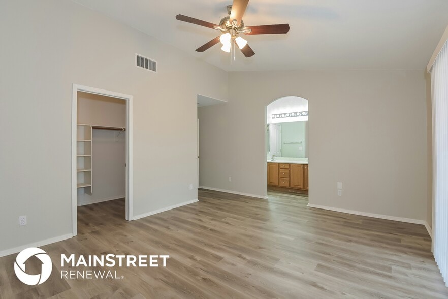 Building Photo - 10614 E Bridgeport St