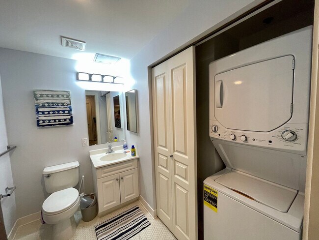 Building Photo - 1393 Washington St