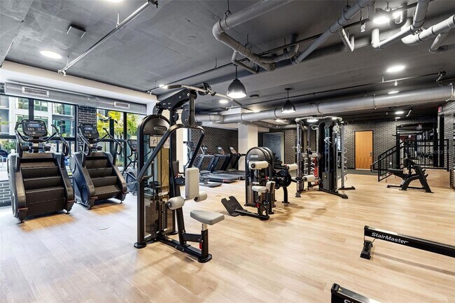 Building Photo - 1991 Main St