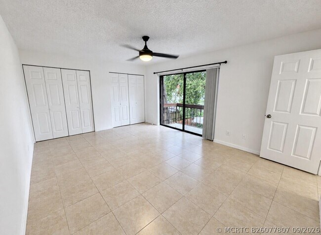 Building Photo - 4039 Palm Bay Cir