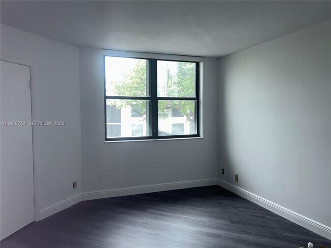 Building Photo - 213 Lake Pointe Dr