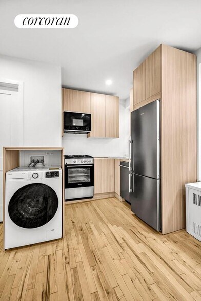 Building Photo - 315 E 95th St