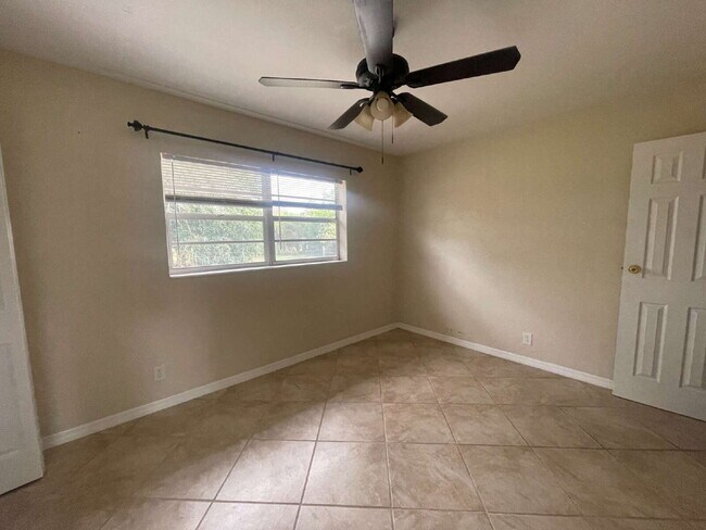 Building Photo - 400 S Pine S