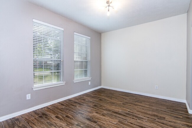 Building Photo - 22015 Field Green Dr