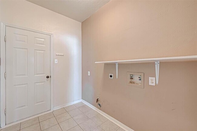 Building Photo - 4903 Knights Branch Dr