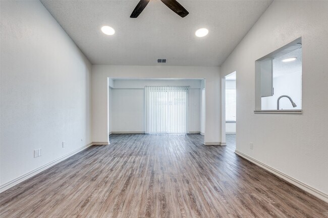 Building Photo - 2128 Trellis Pl