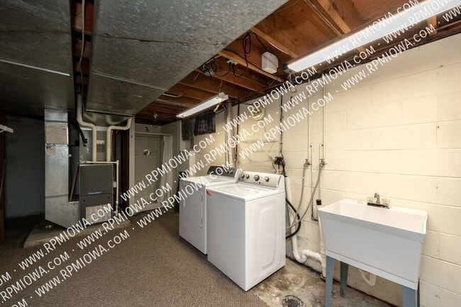 Building Photo - 605 4th Ave