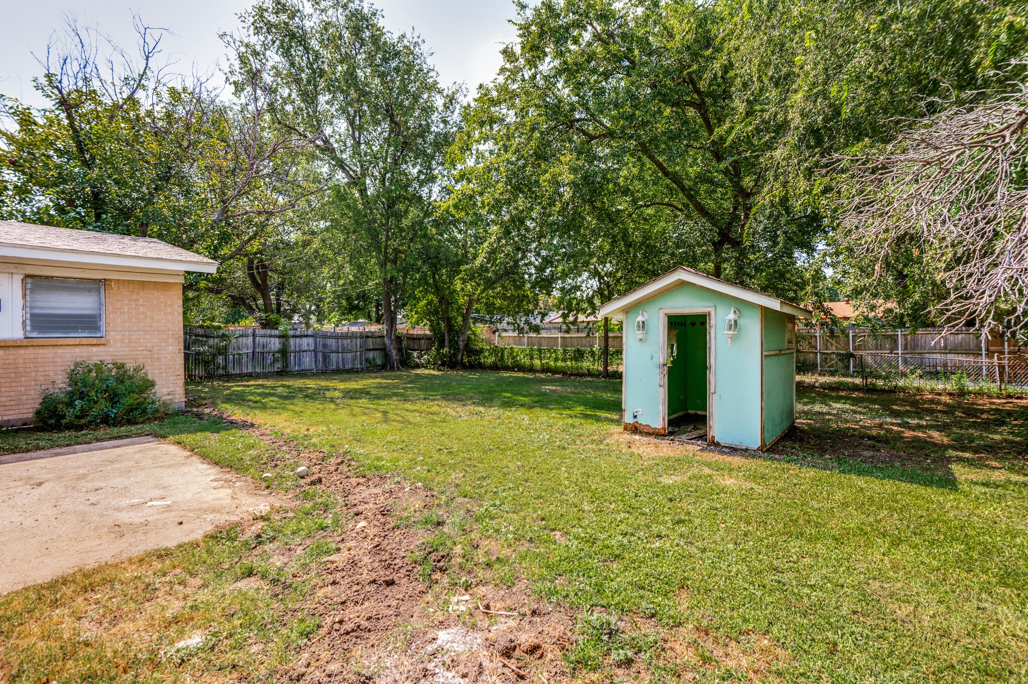 Building Photo - 1818 Highland Dr