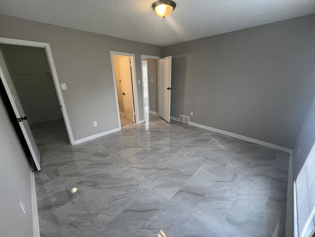 Building Photo - 6950 Hillshire Dr