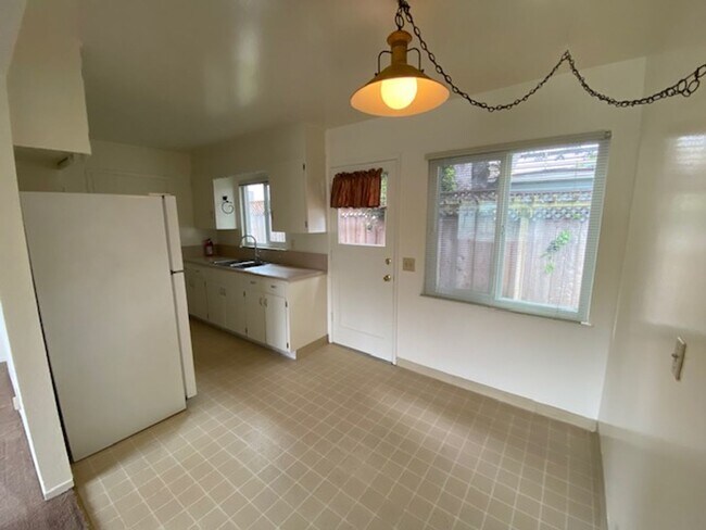 Building Photo - 306 Lobos Ave