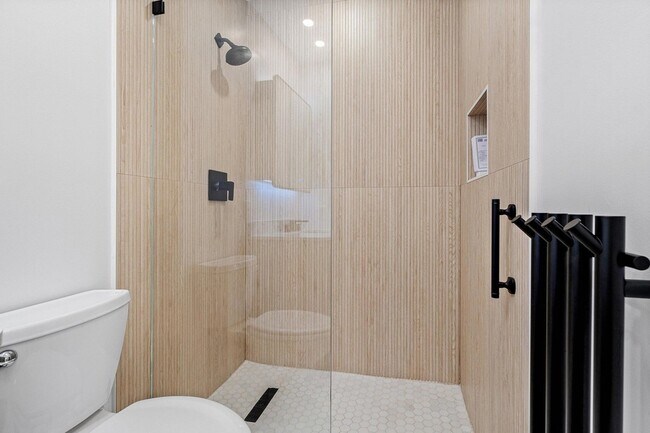 Building Photo - 25 NW 24th Ct