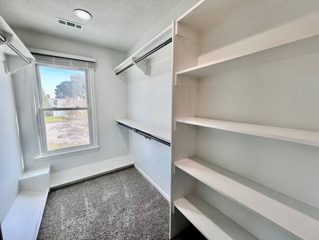 Building Photo - Beautiful home in the desirable Wellington...