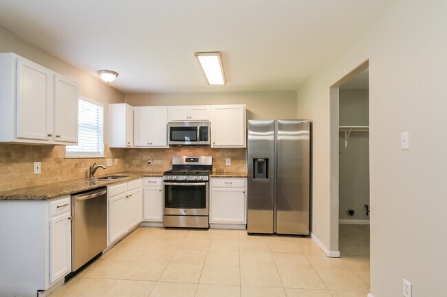 Building Photo - 1910 Emerald Pathway Dr