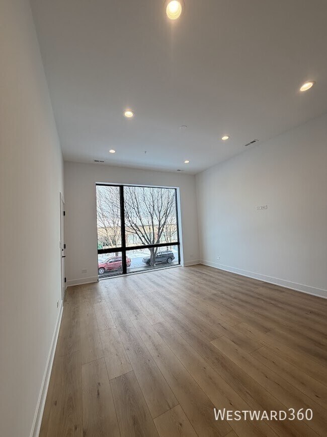 Building Photo - 1607 W 13th St