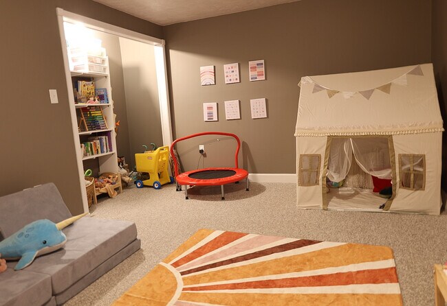 Building Photo - 1523 N Hershey Rd