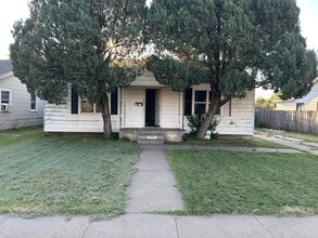 Building Photo - Large 3 bed 1 bath Home