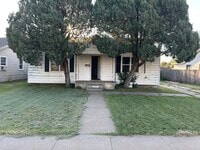 Building Photo - Large 3 bed 1 bath Home