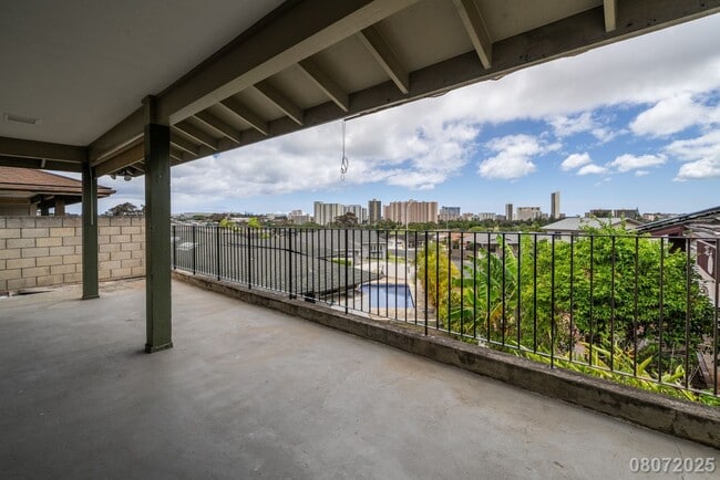 Building Photo - Newly Renovated 3 BD/2 BA Home with 2 Car ...