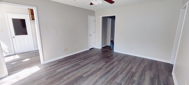 Building Photo - 4501 Plainview Ct