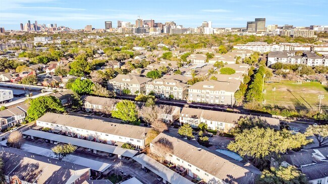 Building Photo - 7505 Brompton St
