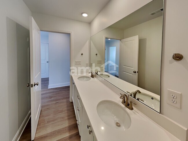 Building Photo - 212 Argea Dr
