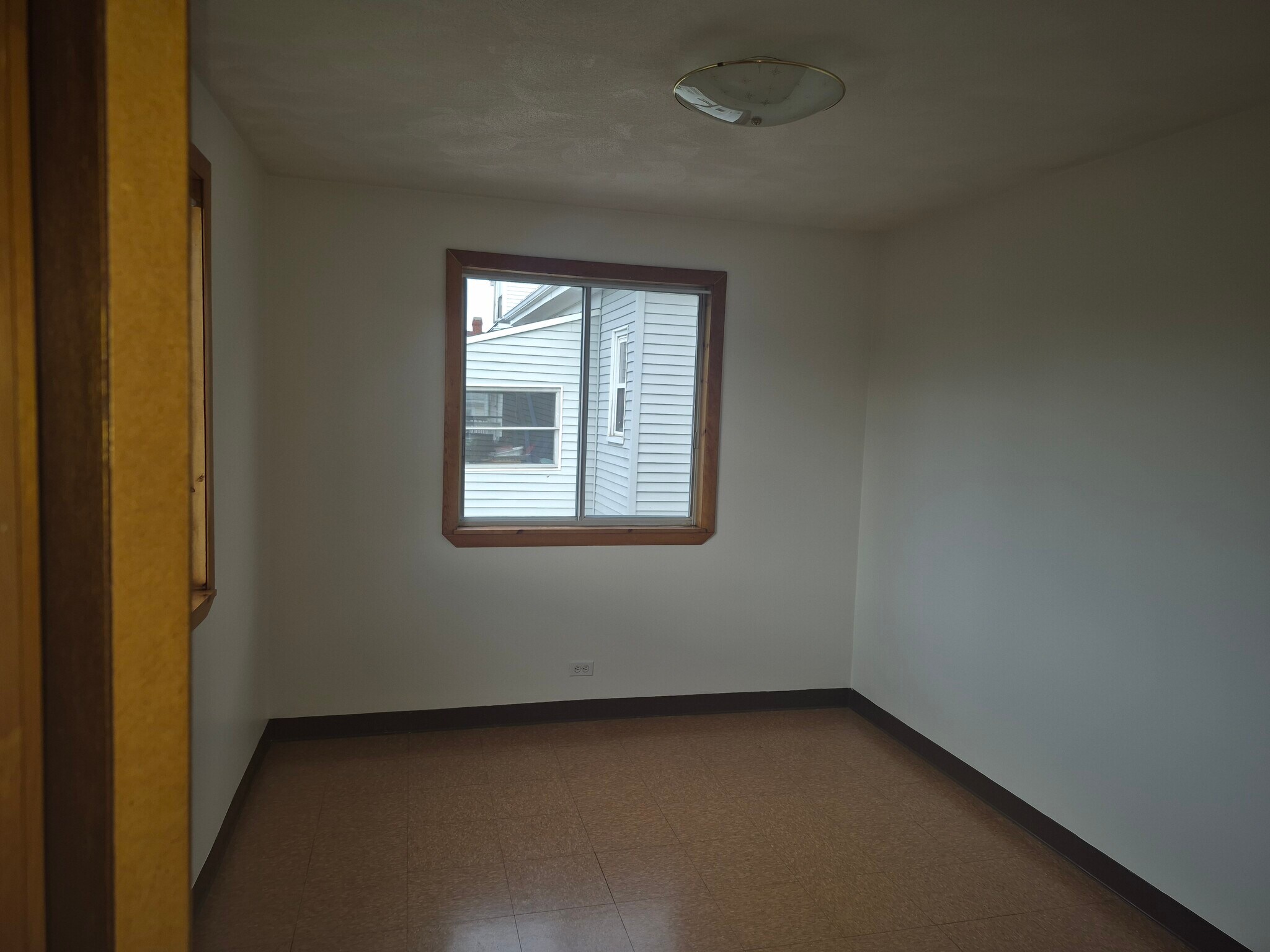 Building Photo - 105 3rd St