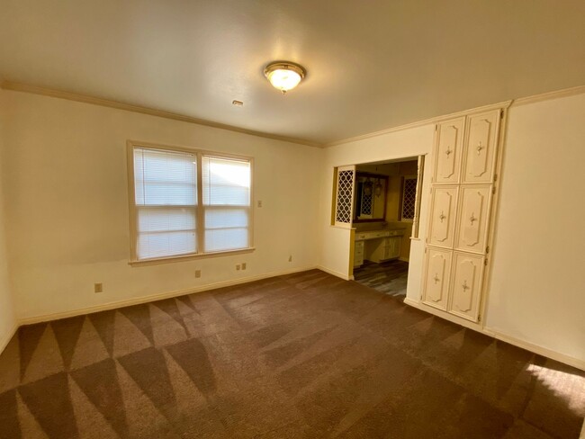 Building Photo - 3 bed 2.5 with awesome basement near Tech ...