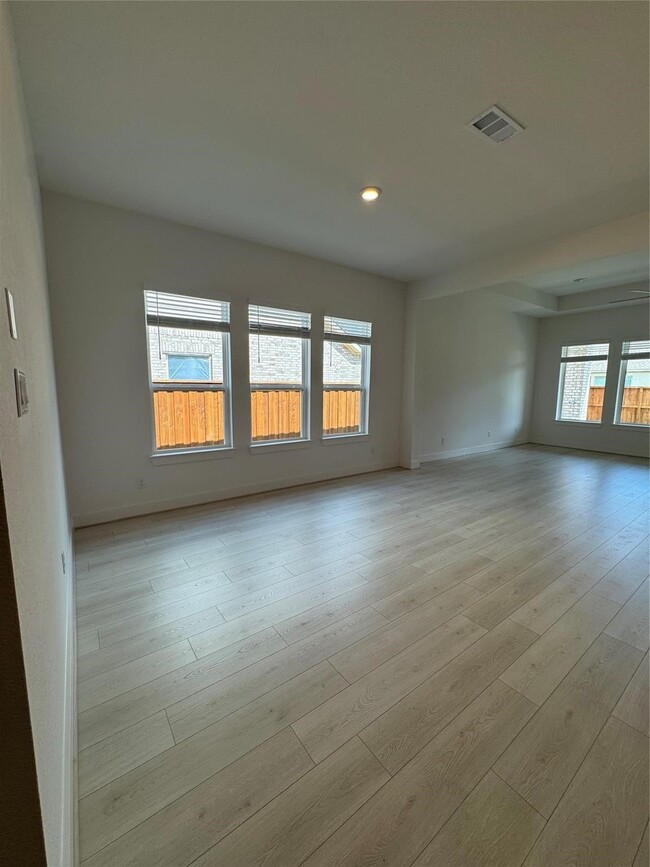 Building Photo - 7129 Carriage Lgt Dr