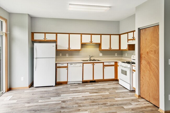 Building Photo - 678 Zachary Dr
