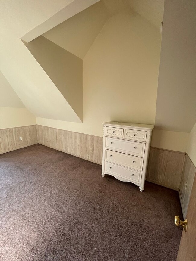 Building Photo - 194 E 14th Ave