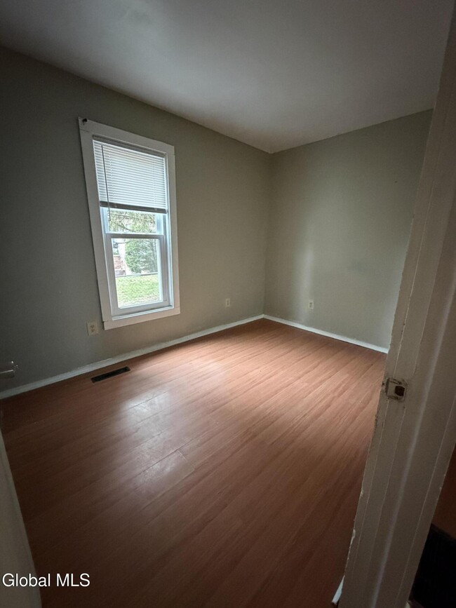 Building Photo - 20 Baldwin Ave