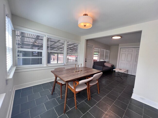 Building Photo - Fully Updated Home in San Leandro Available for Rent!!