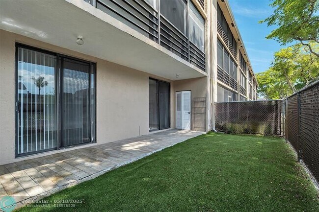 Building Photo - 3361 NW 85th Ave