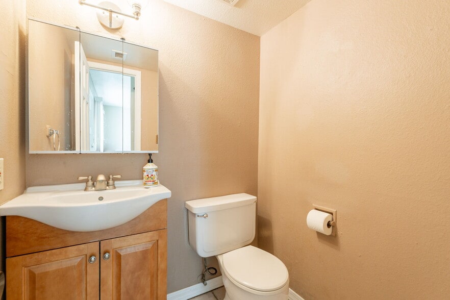 Building Photo - 948 S Alma School Rd