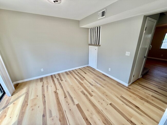 Building Photo - 821 N Cherry St