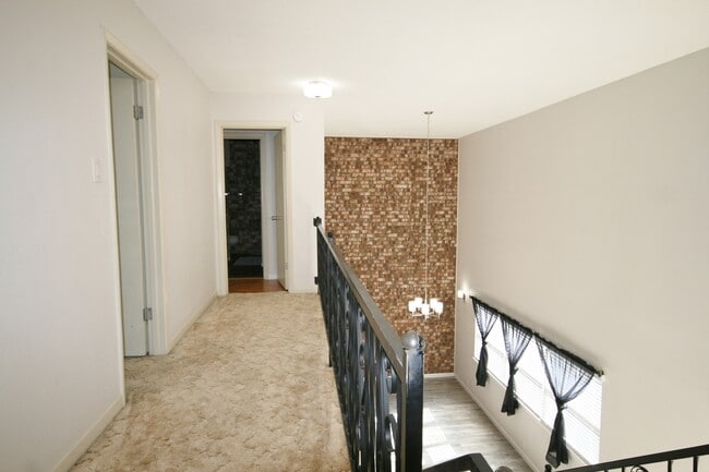 Building Photo - 2 Story Townhome on Golf Course / A Great ...