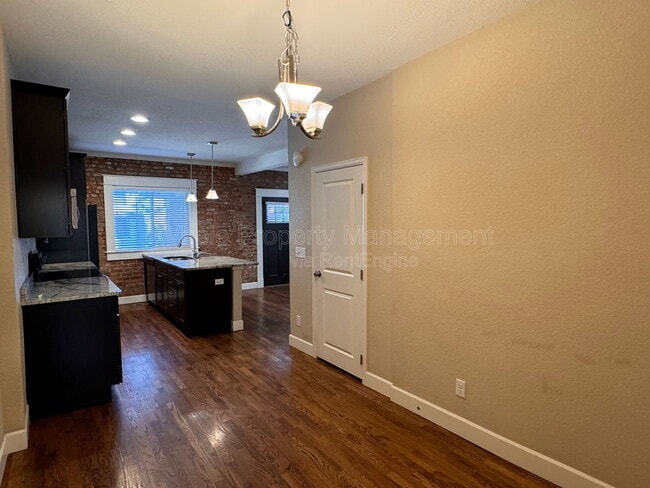 Building Photo - 2118 E 21st Ave